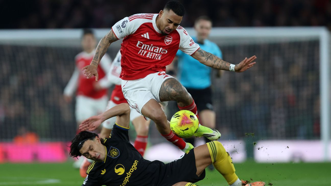 Live updates: Arsenal pushing for opener vs. Manchester United