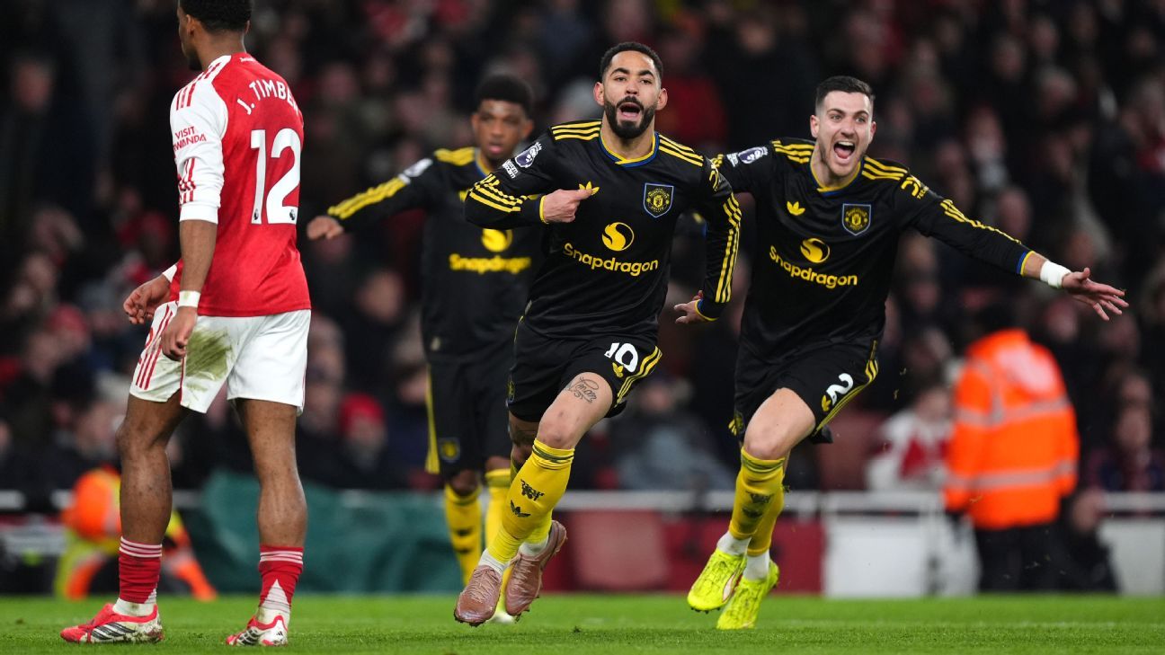 Beating Arsenal puts Man United into Premier League title race