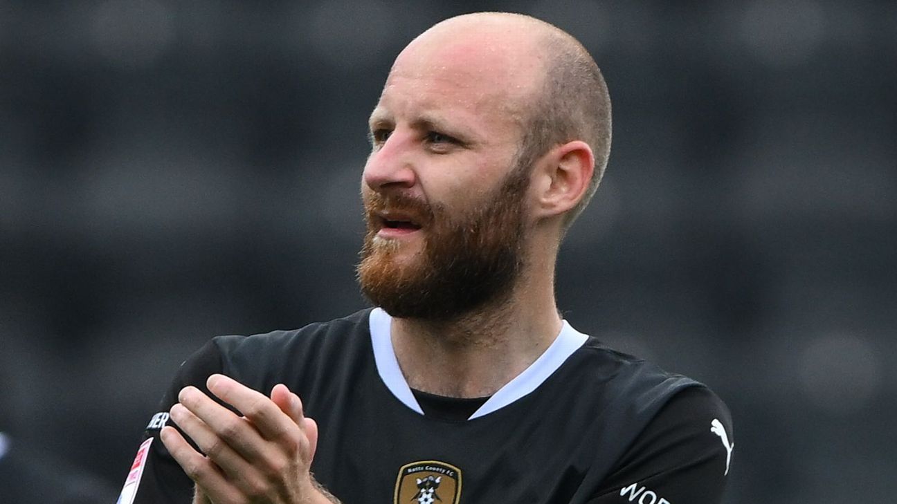 Fans crowd-fund £16,397 to re-sign club hero