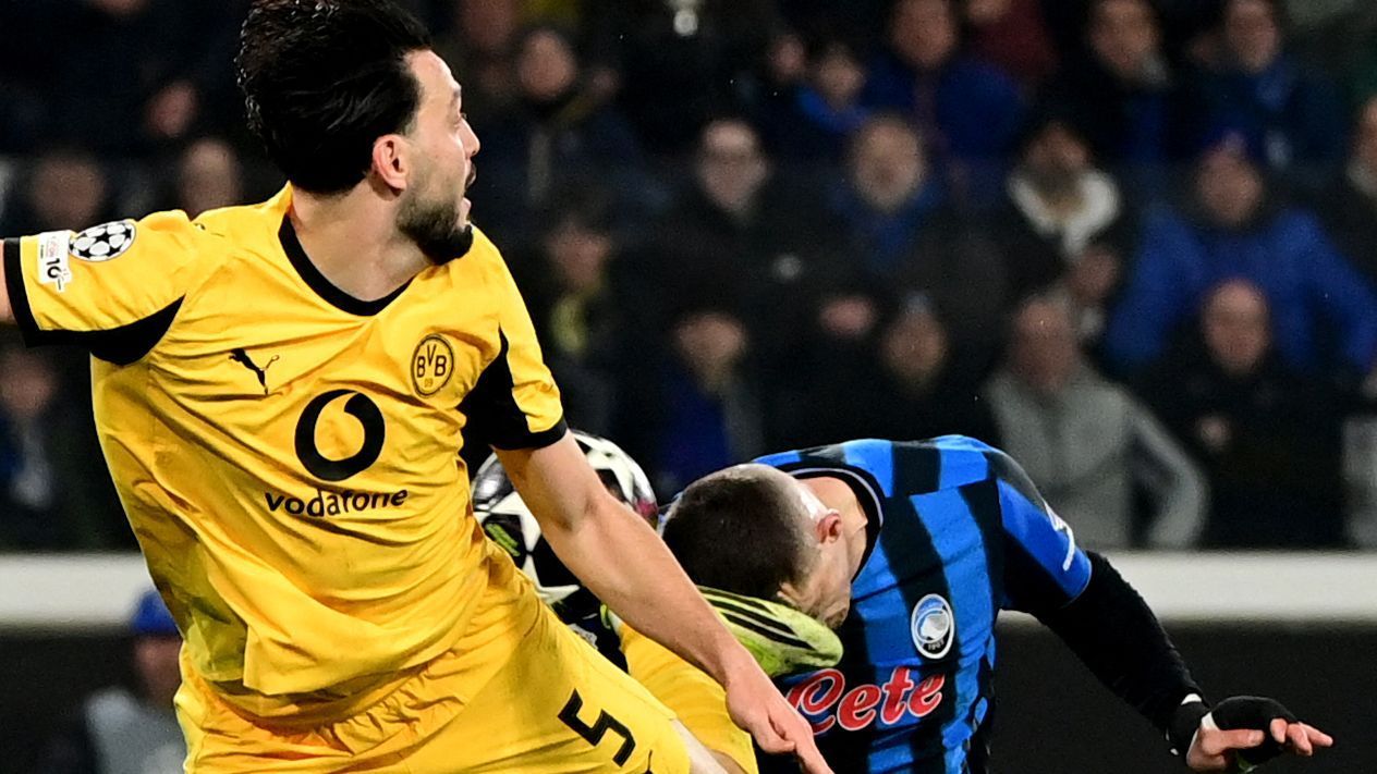 Vitória da Atalanta escrita pelo VAR após falta sangrenta do Dortmund