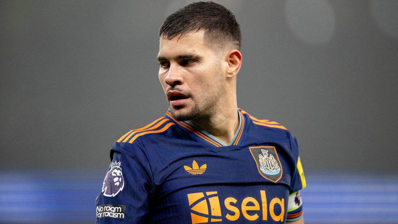 Transfer rumors, news: Casemiro urging Man United to sign Guimarães