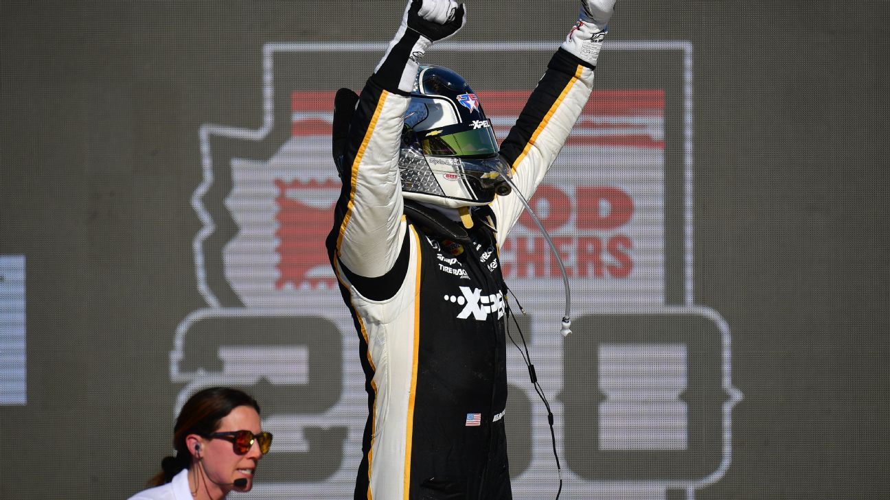 Josef Newgarden Triumphs at Phoenix, Clinches IndyCar Standings Lead