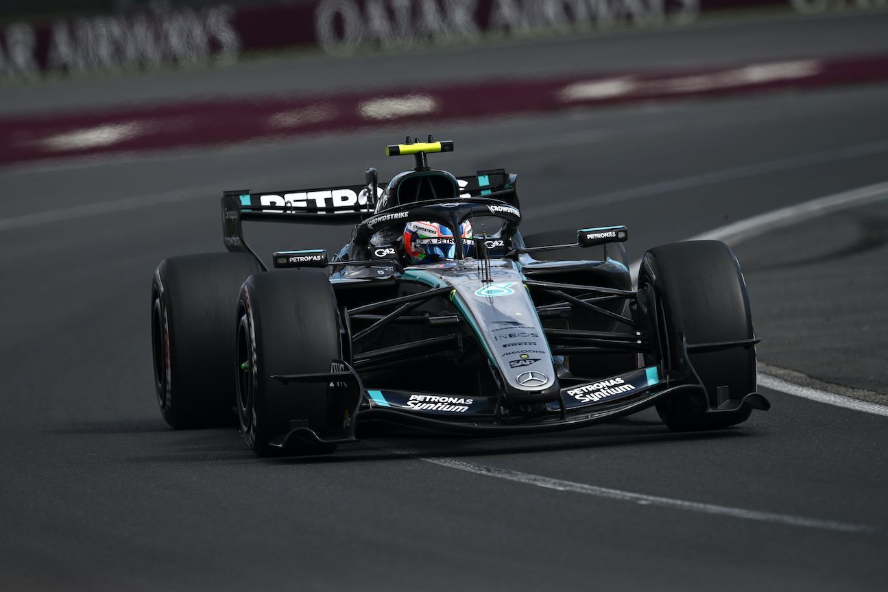 ¡Mercedes Domina! La F1 Tiene Nuevo Rey y Checo Sufre en Australia