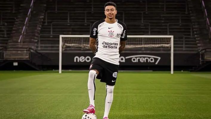 Provocação? Lingard reage à comemoração de Flaco López e manda recado a atacante do Palmeiras