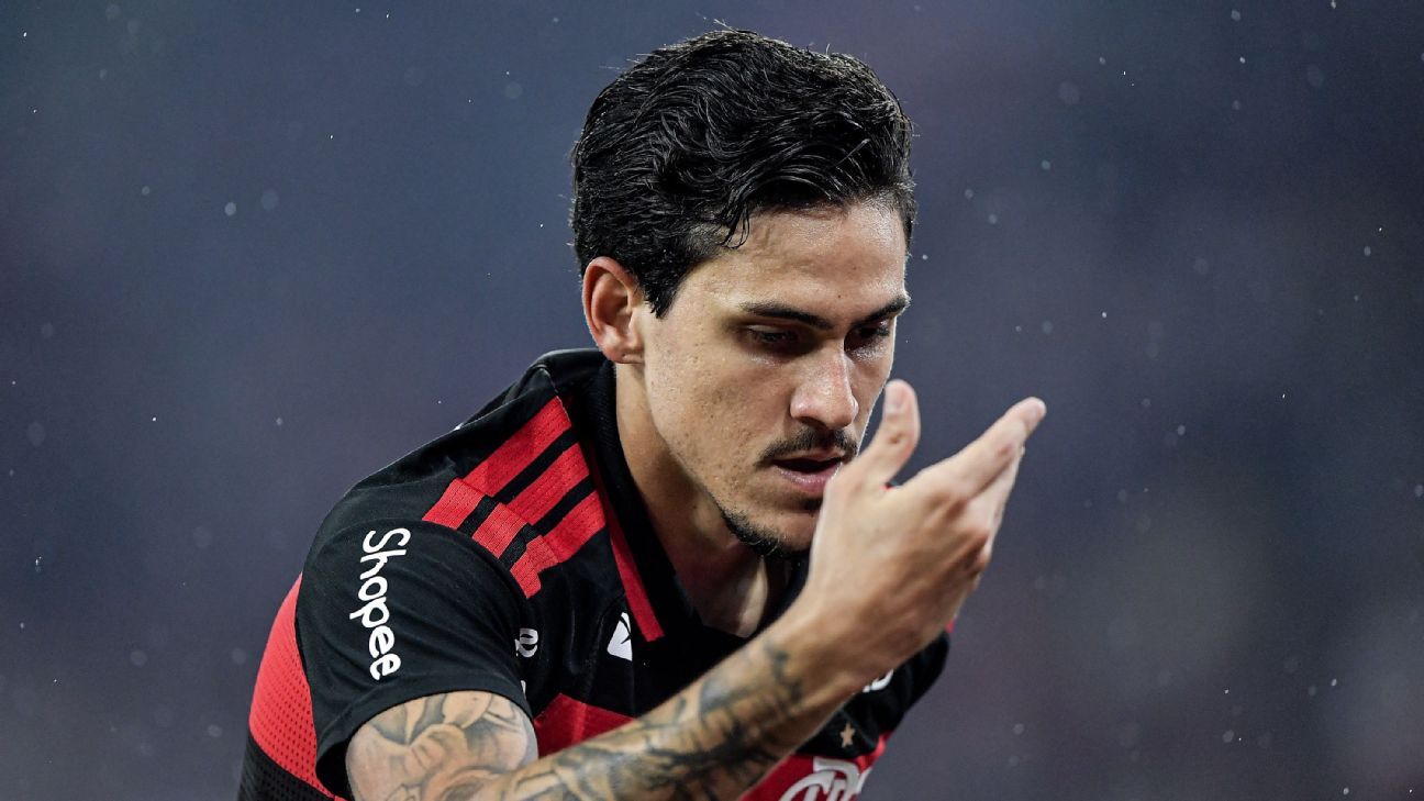 Em noite de reencontros e Gerson 'nos holofotes', Flamengo vence e mantém Cruzeiro no Z-4 do Brasileirão