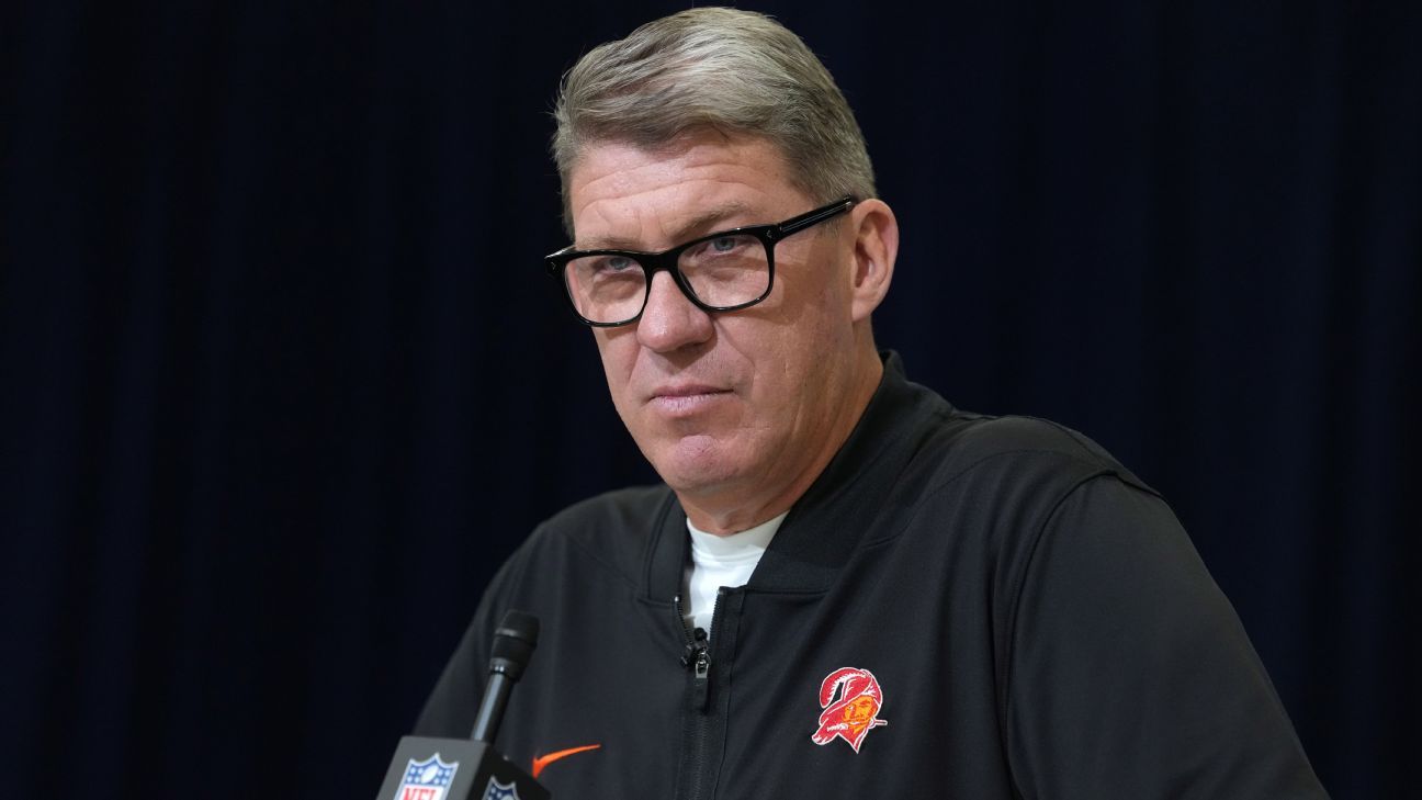 Bucs' Licht: Evans earned right to sign elsewhere