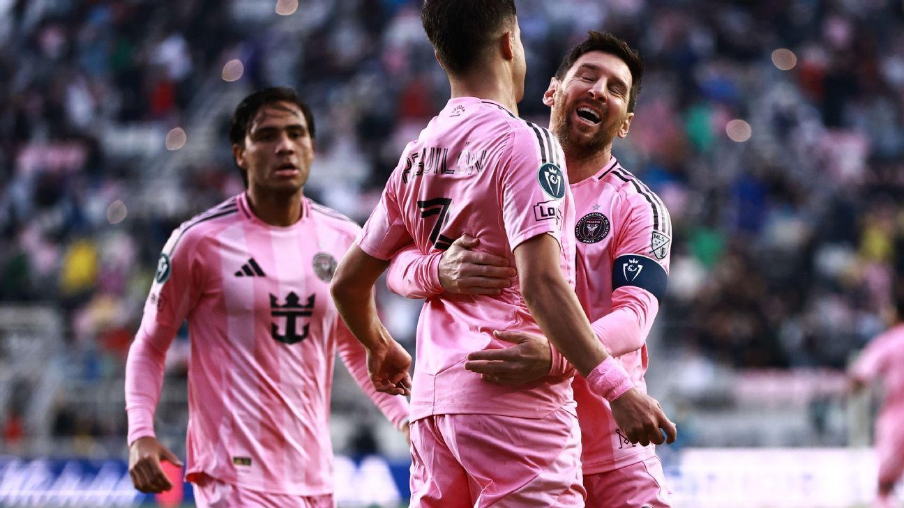 Messi scores, joins Ronaldo as 2nd player to 900