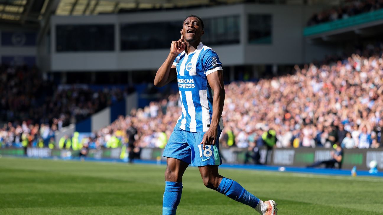 Where does Welbeck rank vs. English strikers?