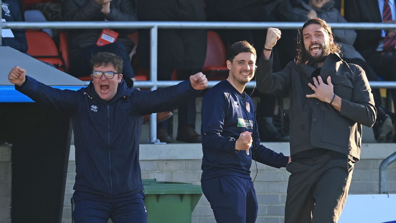 Andy Carroll victorious on managerial debut with Dagenham and Redbridge