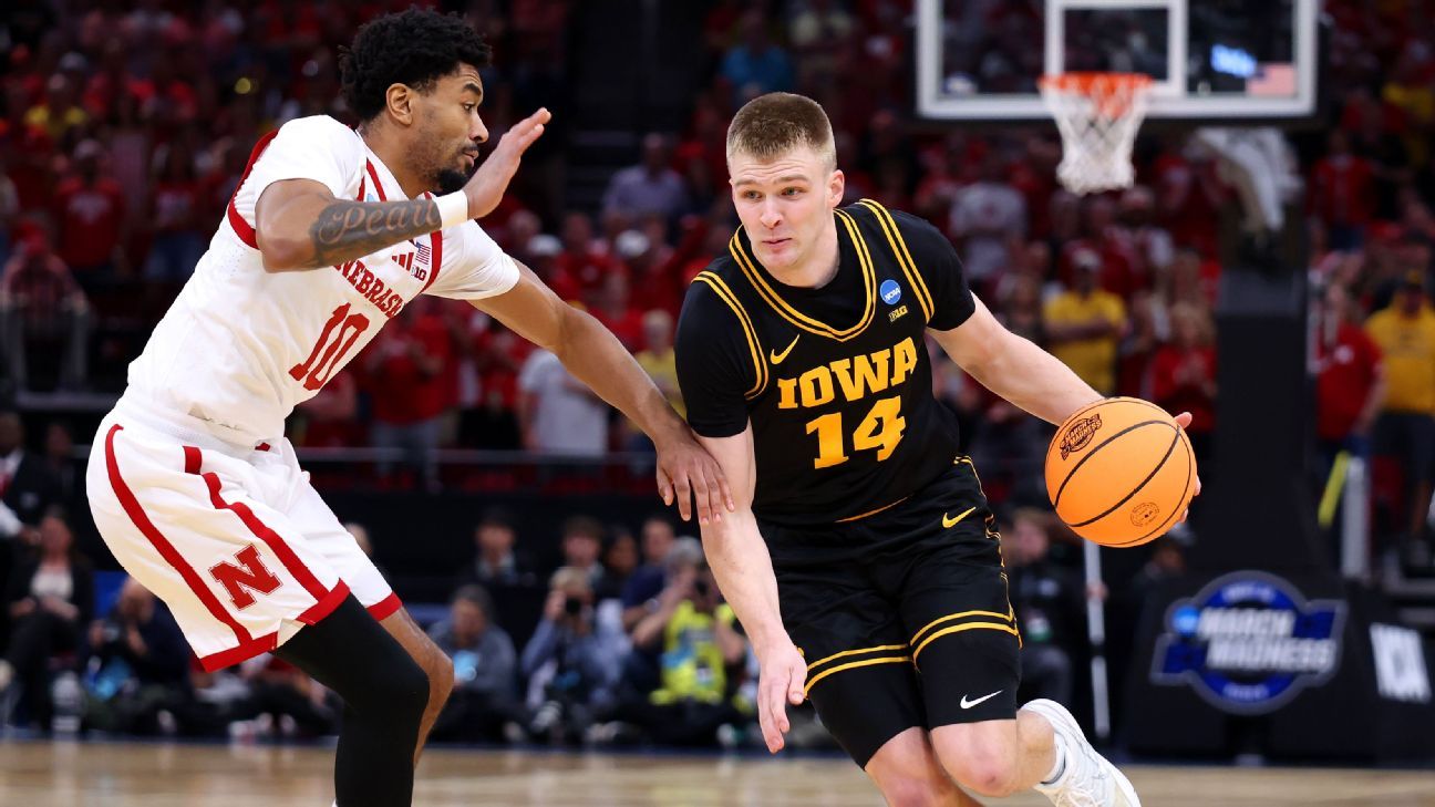 Iowa beats Nebraska, makes 1st Elite 8 since '87