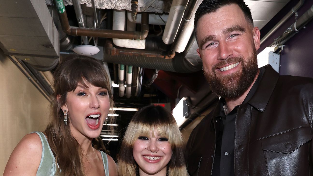 Taylor Swift, Travis Kelce make award show debut at iHeartRadio Music Awards