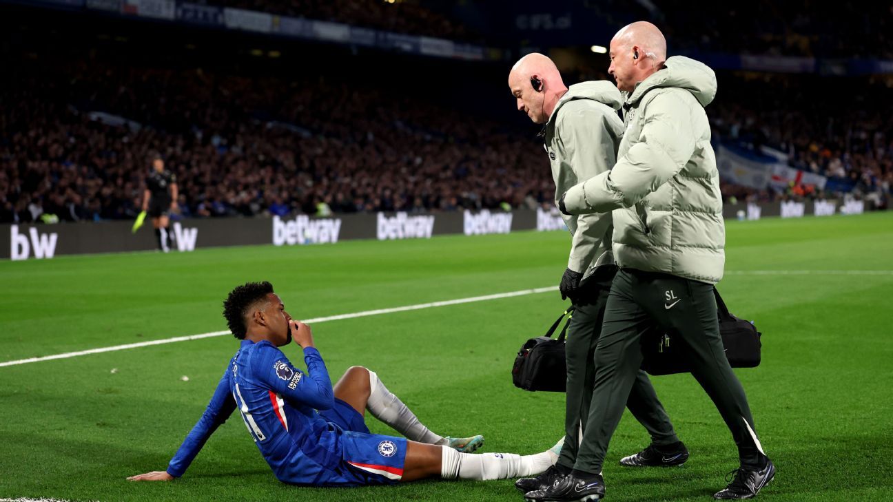 Chelsea's Liam Rosenior: Estevao in tears after 'devastating' injury against Man United