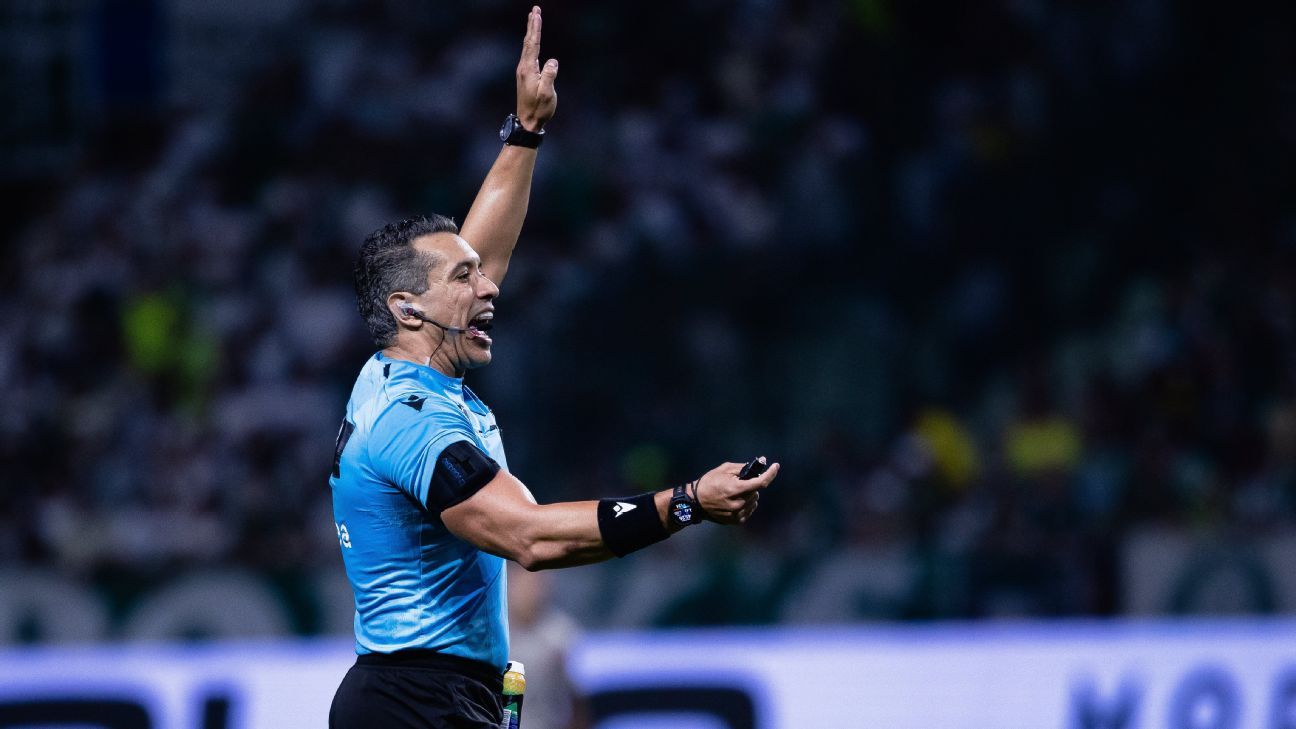 CBF divulga áudio do VAR de pênalti que irritou Athletico-PR contra o Palmeiras; veja o diálogo