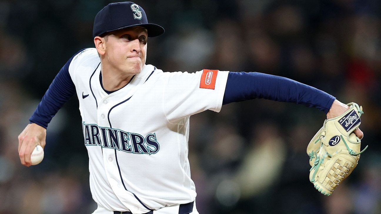 Mariners DFA Legumina, recall Hoppe from minors