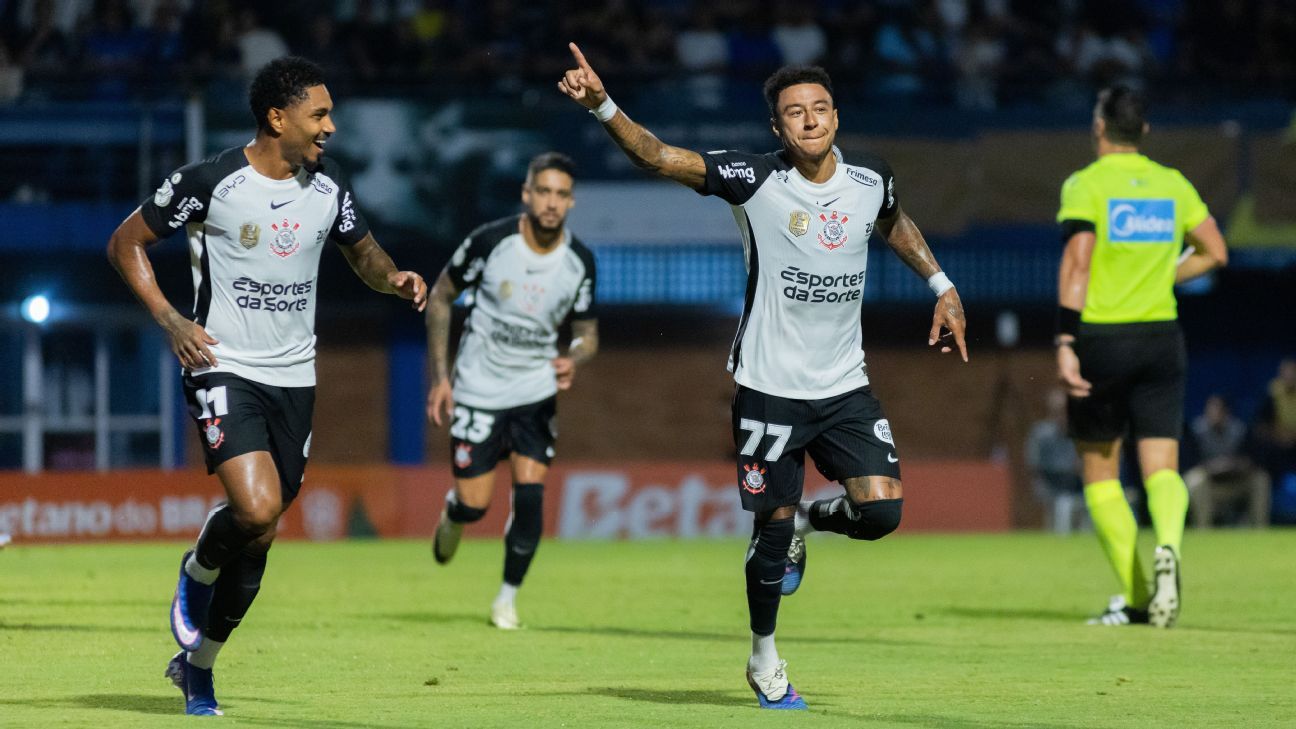 Lingard desencanta, Corinthians vence e sai na frente do Barra na Copa do Brasil