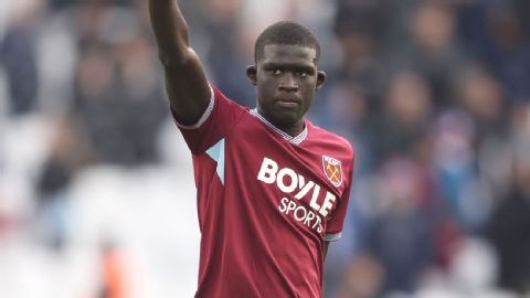 Transfer rumors, news: Man United eye West Ham lef.