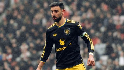 Premier League live updates: Liverpool host misfir.
