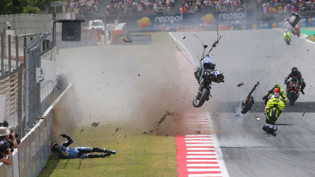 MotoGP's Álex Márquez, Johann Zarco go to hospital after crashes - ESPN