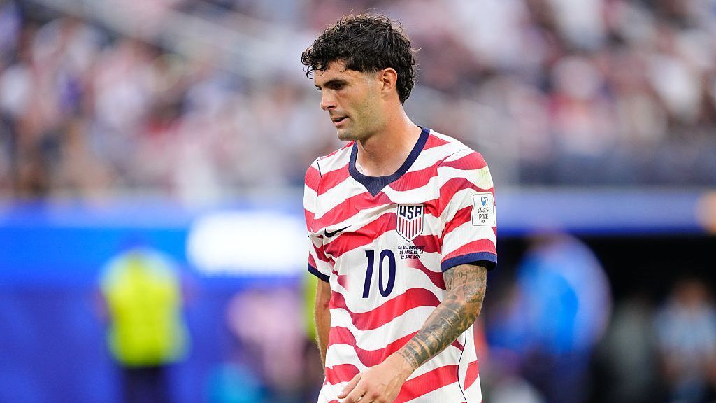 Pulisic Exits World Cup Opener at Halftime with Injury Scare