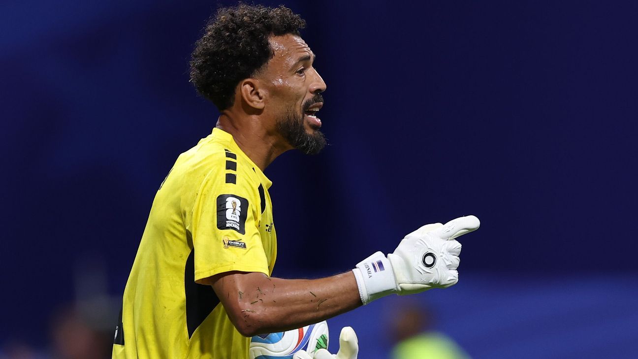 Vozinha, the doorman who asked for gloves
