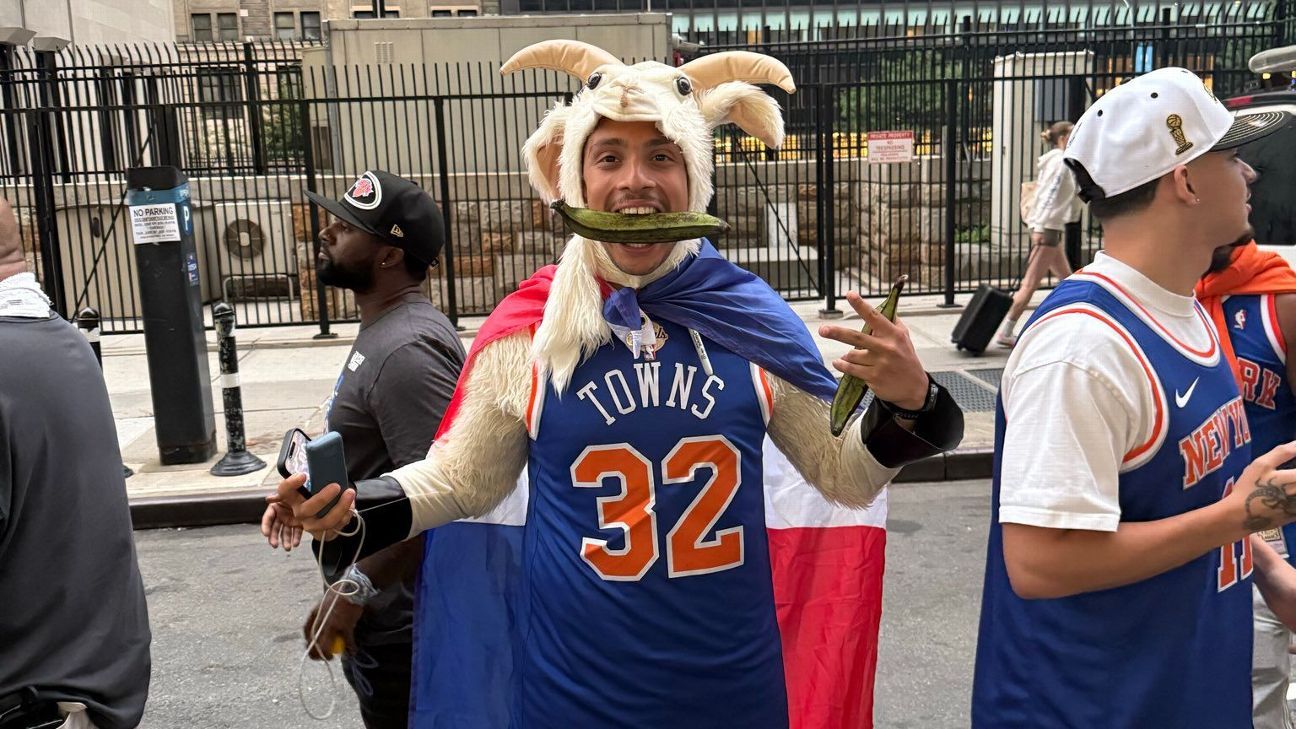 📸 Knicks fans throng NYC for joyous parade