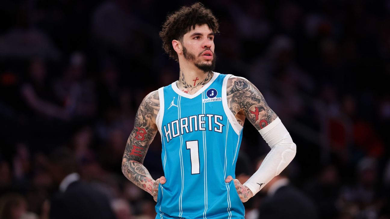 Sources: Hornets' Ball to Wolves for Reid, picks