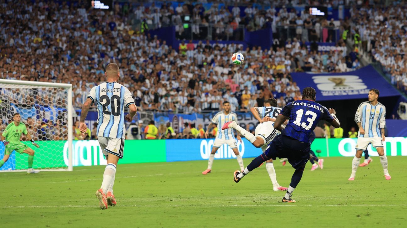World Cup Moment of the Day: Cabral's sling leaves Argentina's Goliath tottering