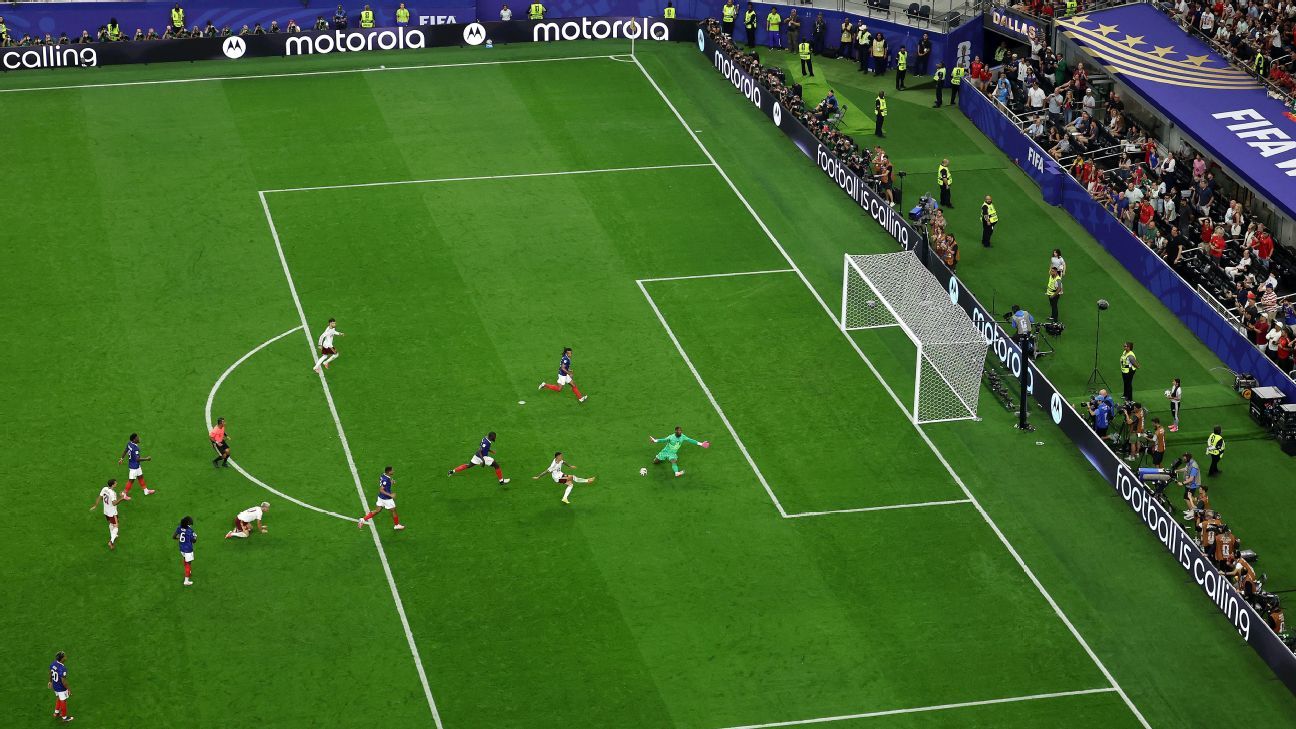 2026 World Cup Moment of the Day: Spain leave France dizzy with Porro and the passing carousel