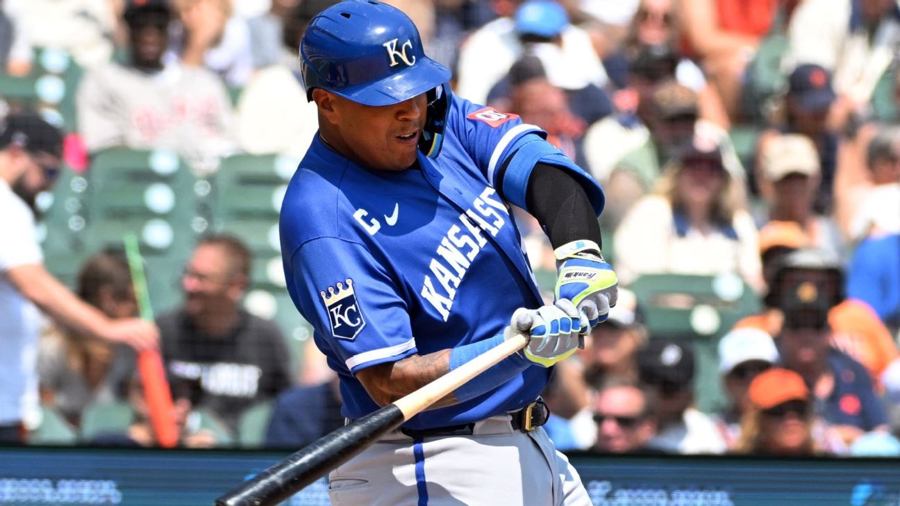 Perez passes Brett with 318 homers as a Kansas City Royal