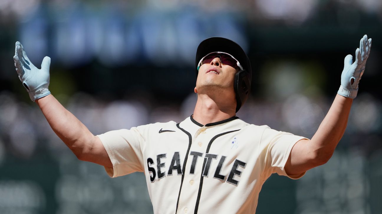 Mariners activate Refsnyder from IL, DFA Kennedy