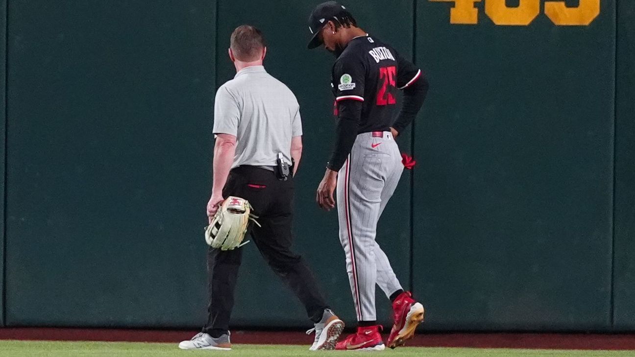 Buxton leaves Twins' loss when hip acts up again