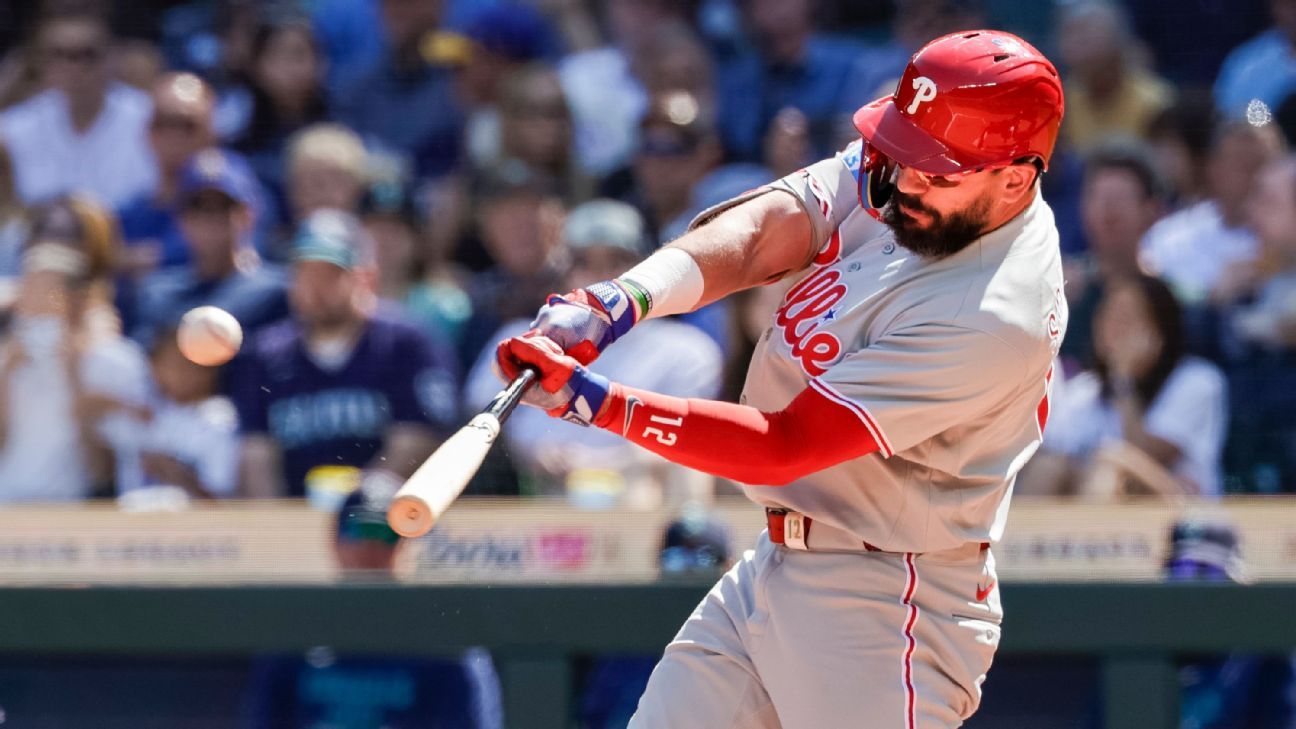 Schwarber hits 40th home run, ties Phils record for seasons