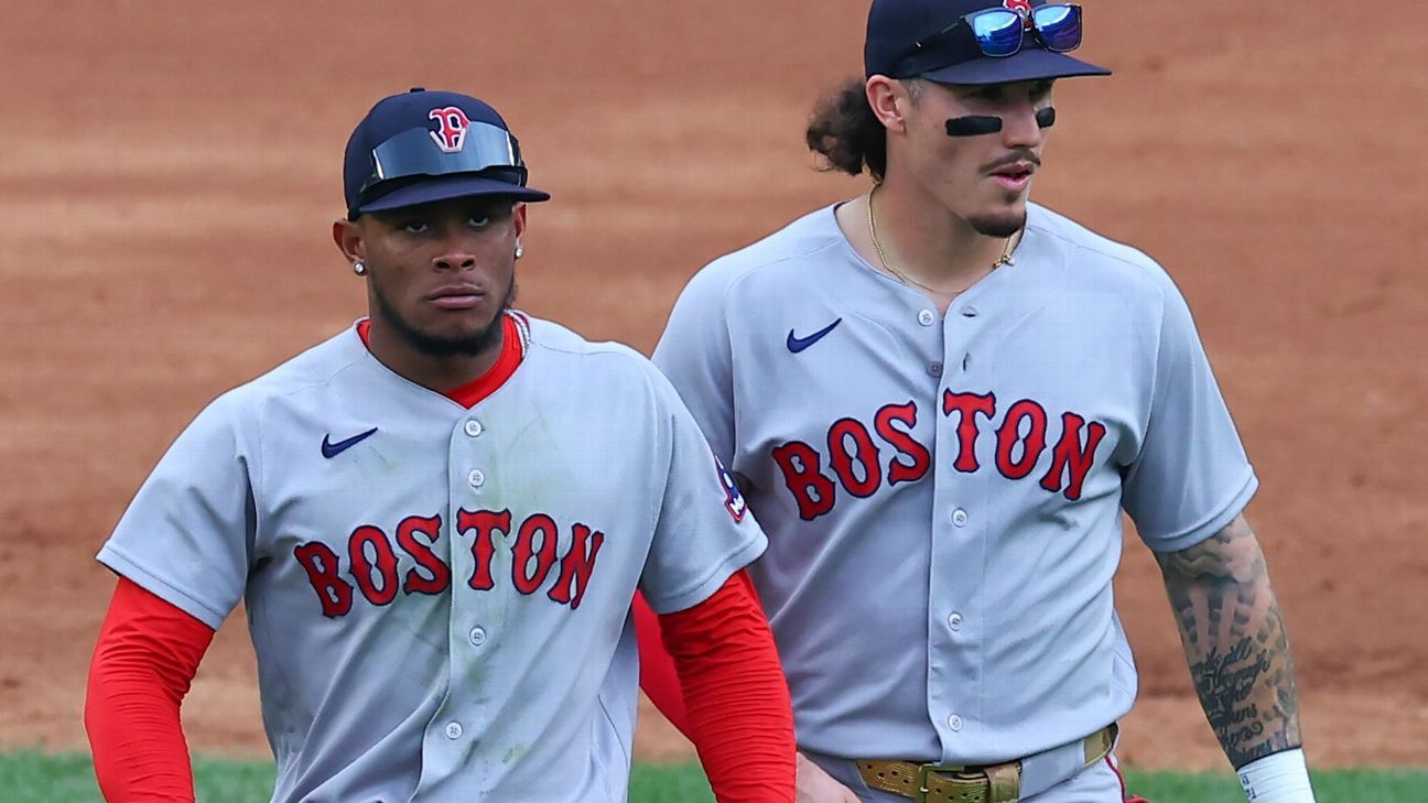 Yanks rout Sox after Rafaela's disputed no-catch