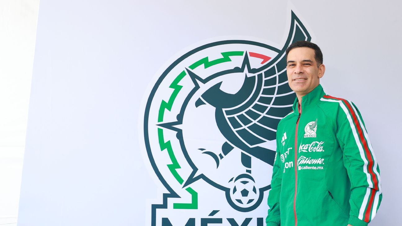 Rafa Márquez y sus 17 maestros del desastre