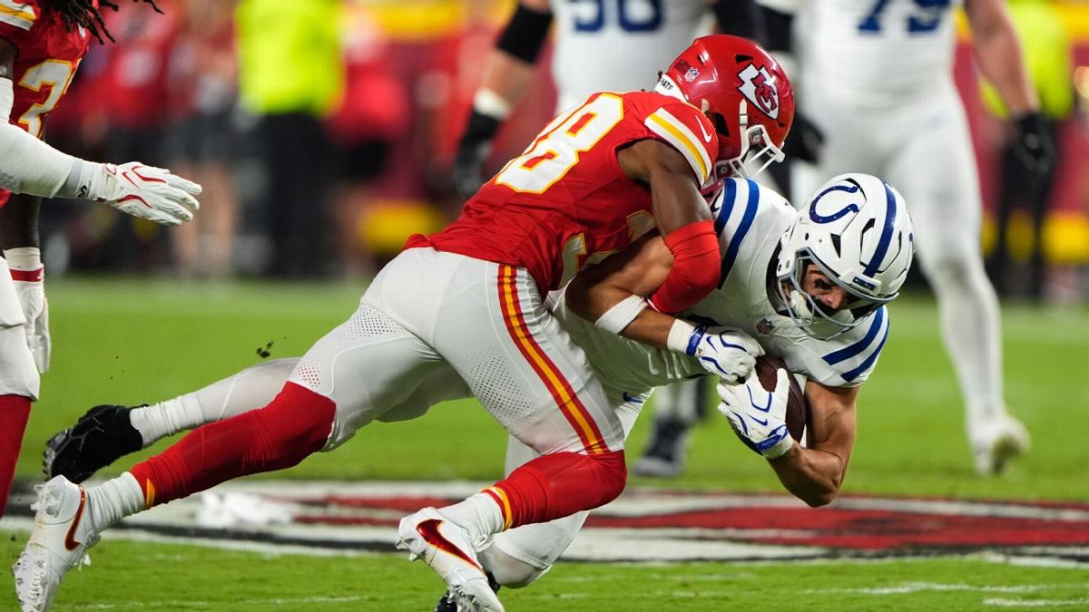 Sources: Colts' Pierce out weeks; Slayton to join for WR depth