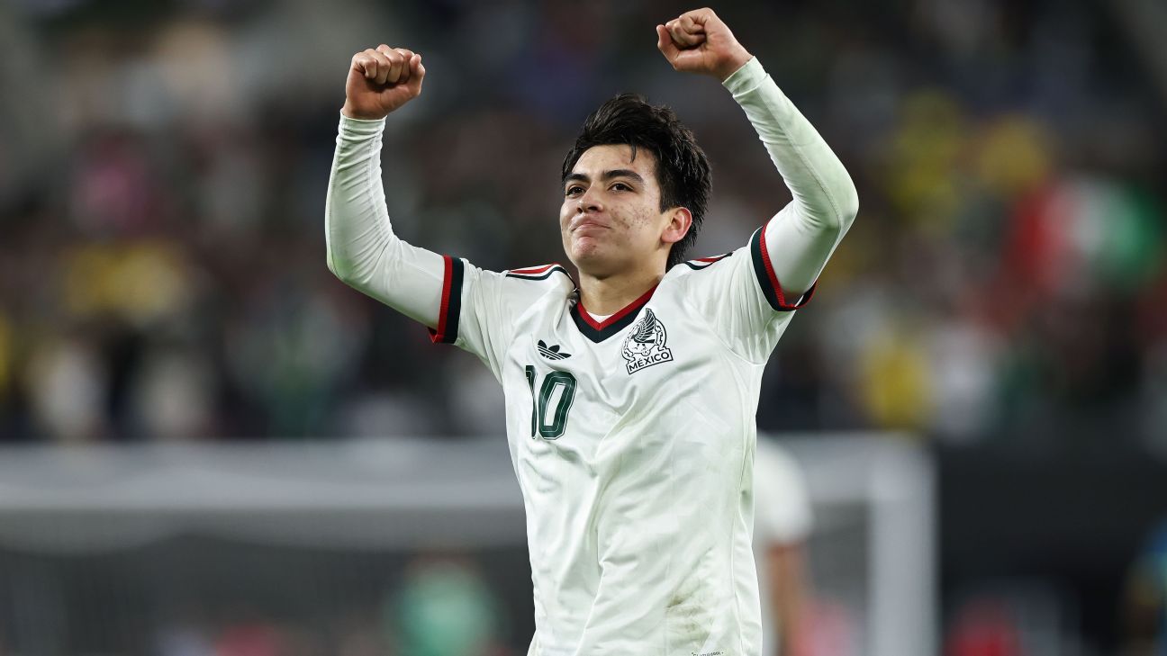 Report: Transfer rumors, news: Liverpool eye move for Mexico's Mora