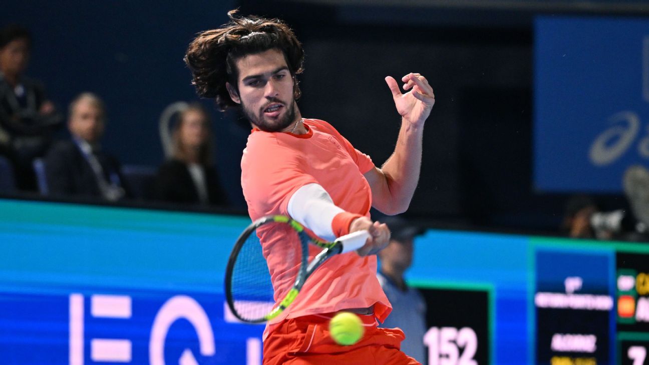 Carlos Alcaraz conquista título do Japan Open após retorno de lesão
