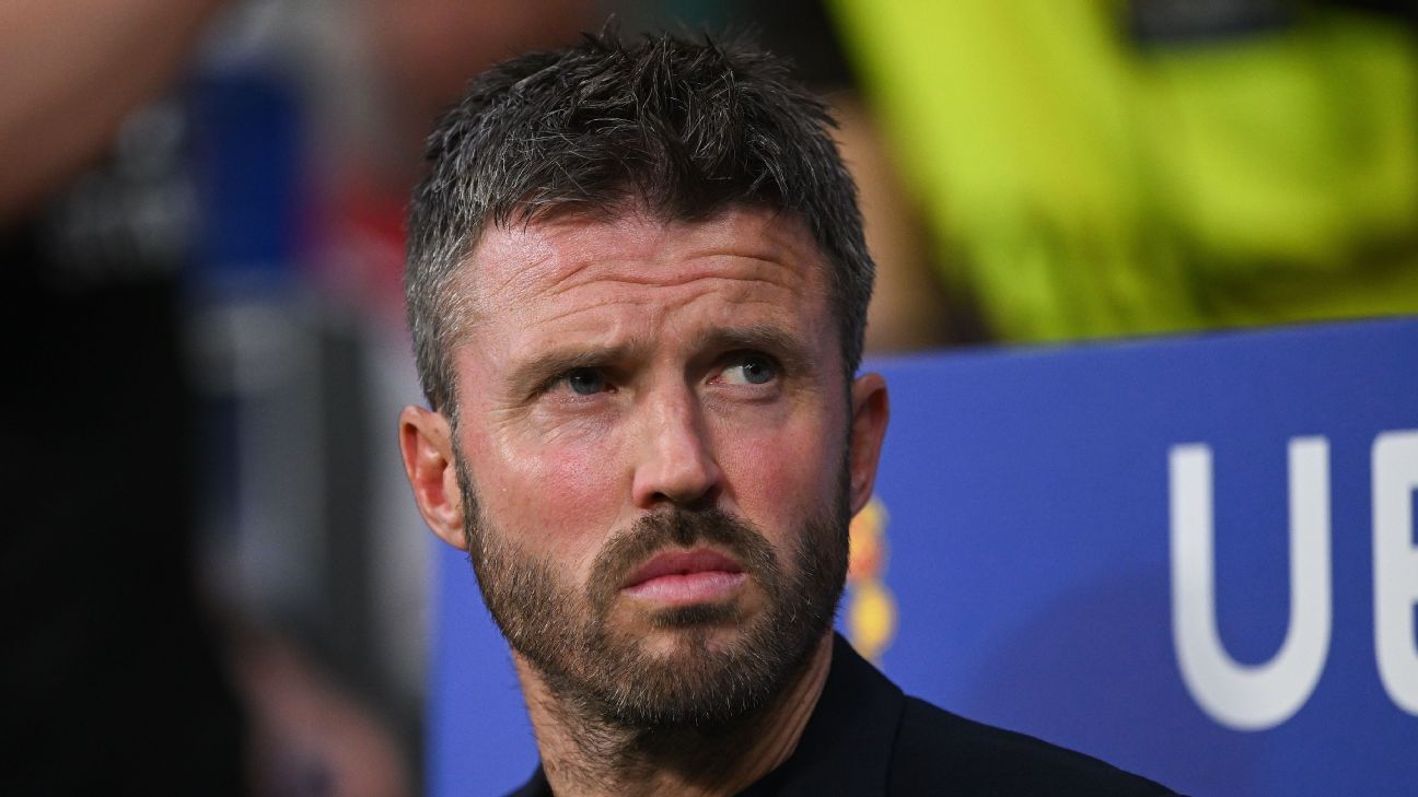 Carrick Rejects Dressing Room Division Claims Following Martínez Outburst