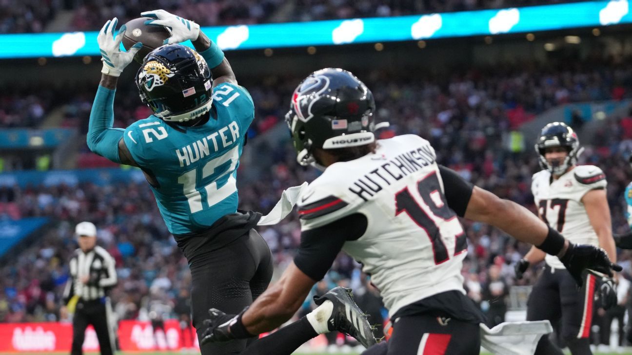 Hunter stars in Jags' loss, becomes 1st with INT and TD catch since 2002