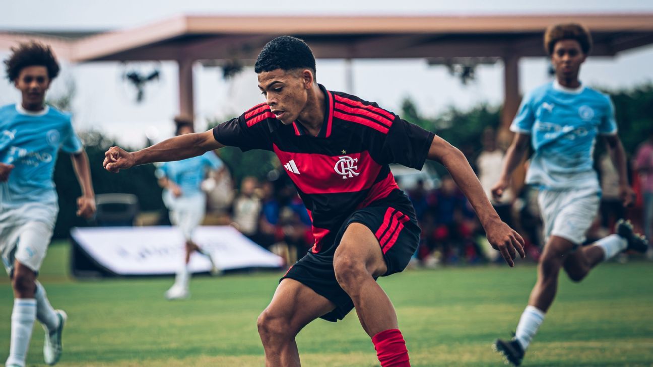 Flamengo vira o jogo e bate o City com golaço de joia