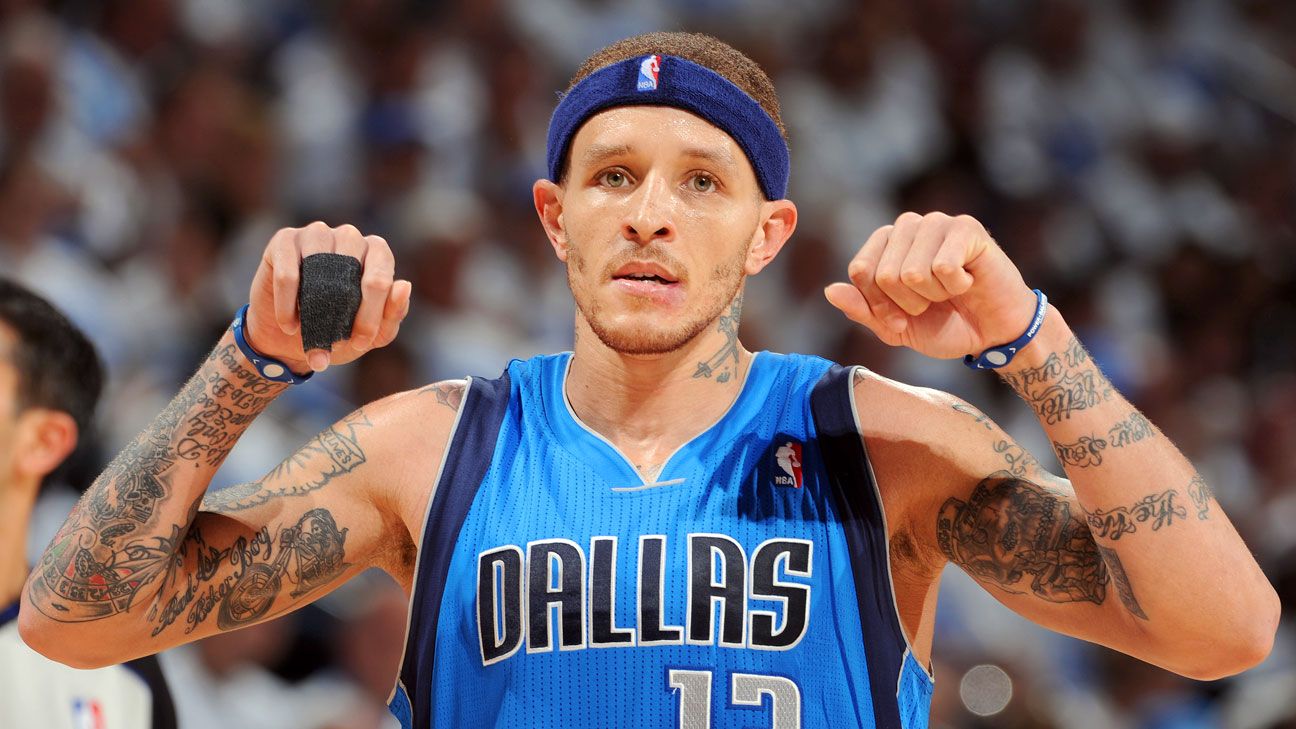 Delonte West works at the drug rehabilitation center she attended, the source said