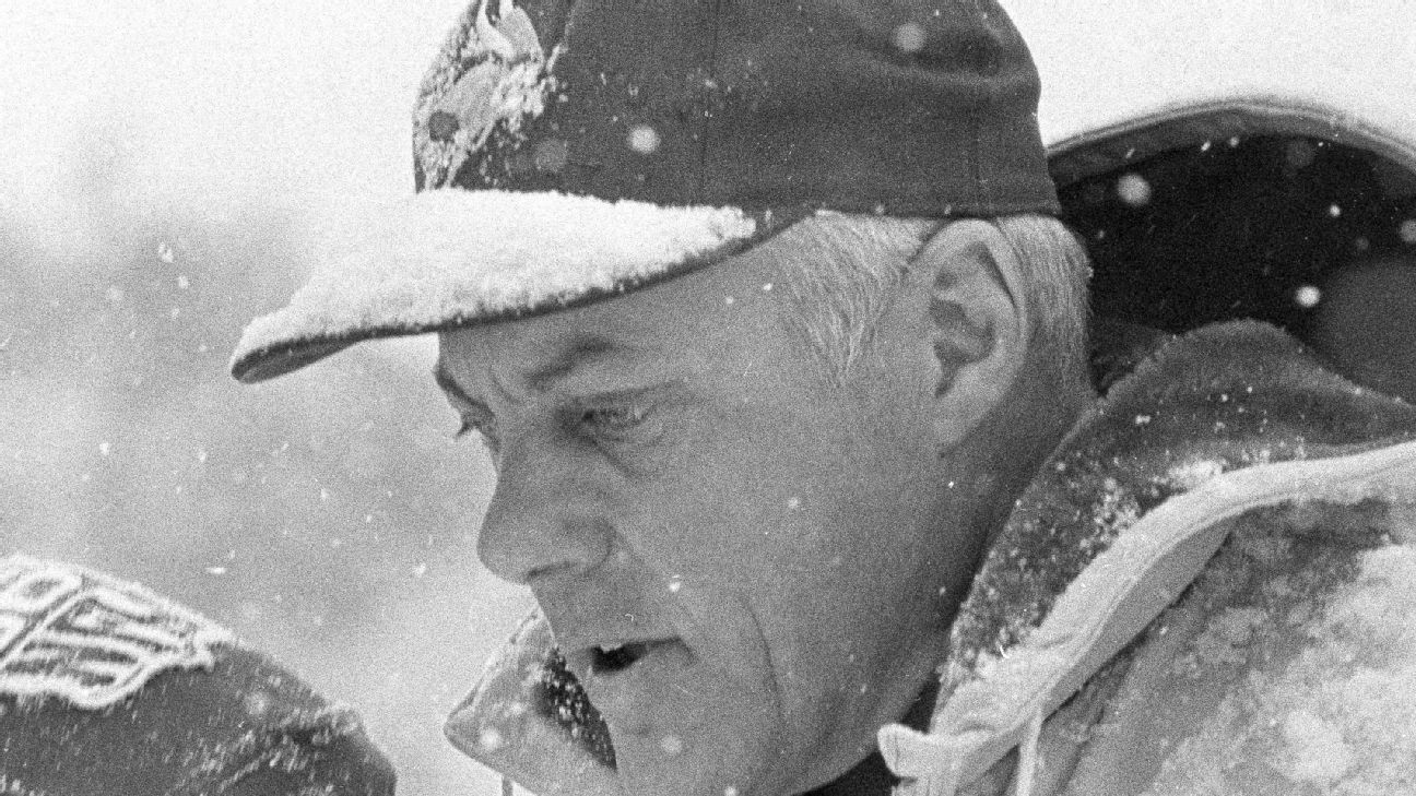 Hall of Fame Vikings coach Grant dies at age 95