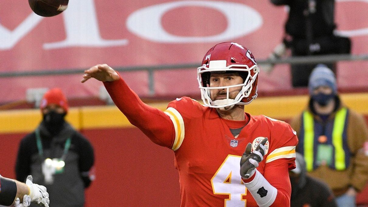 Chad Henne pays bosses for solid performance after replacing Patrick Mahomes (shock)