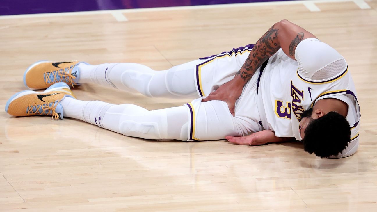 Anthony Davis was injured in the Lakers loss to the Suns