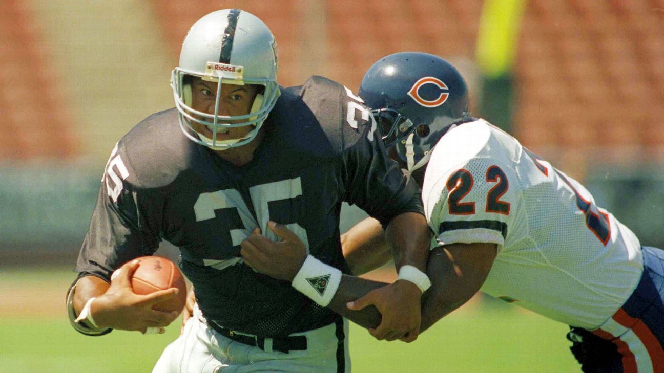 Steve Smith, bek Penn State yang bermain tujuh musim dengan Raiders NFL, meninggal karena ALS pada usia 57