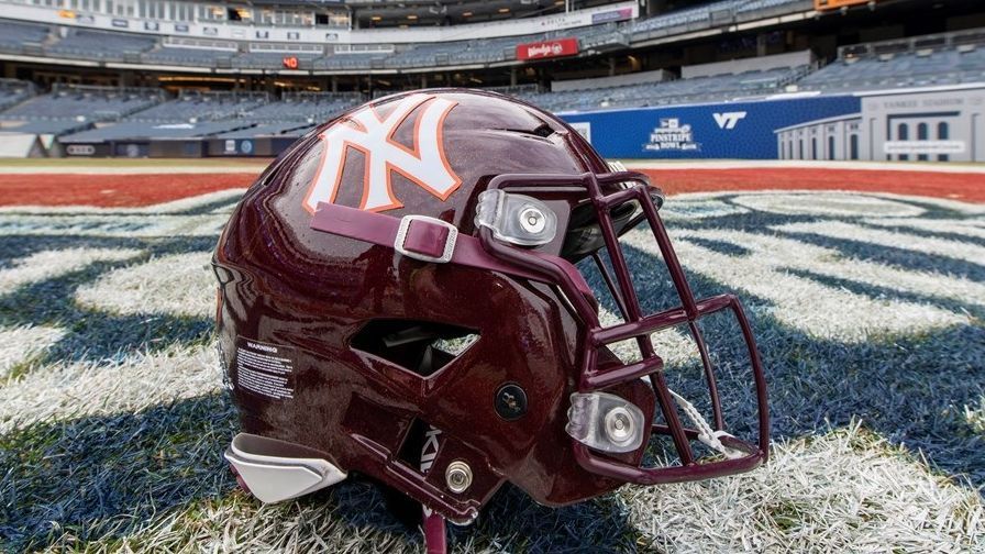 Tim sepak bola Virginia Tech Hokies akan memakai logo New York Yankees di helmnya untuk Pinstripe Bowl 2021