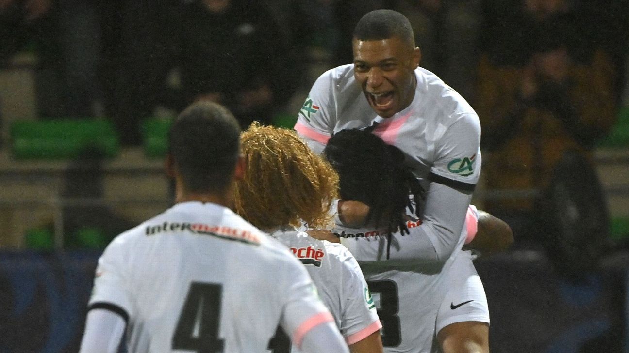 Photo of Mbappe du Paris Saint-Germain a failli affronter Ibrahimovic après avoir marqué le 200e but de sa carrière de footballeur à l’âge de 23 ans