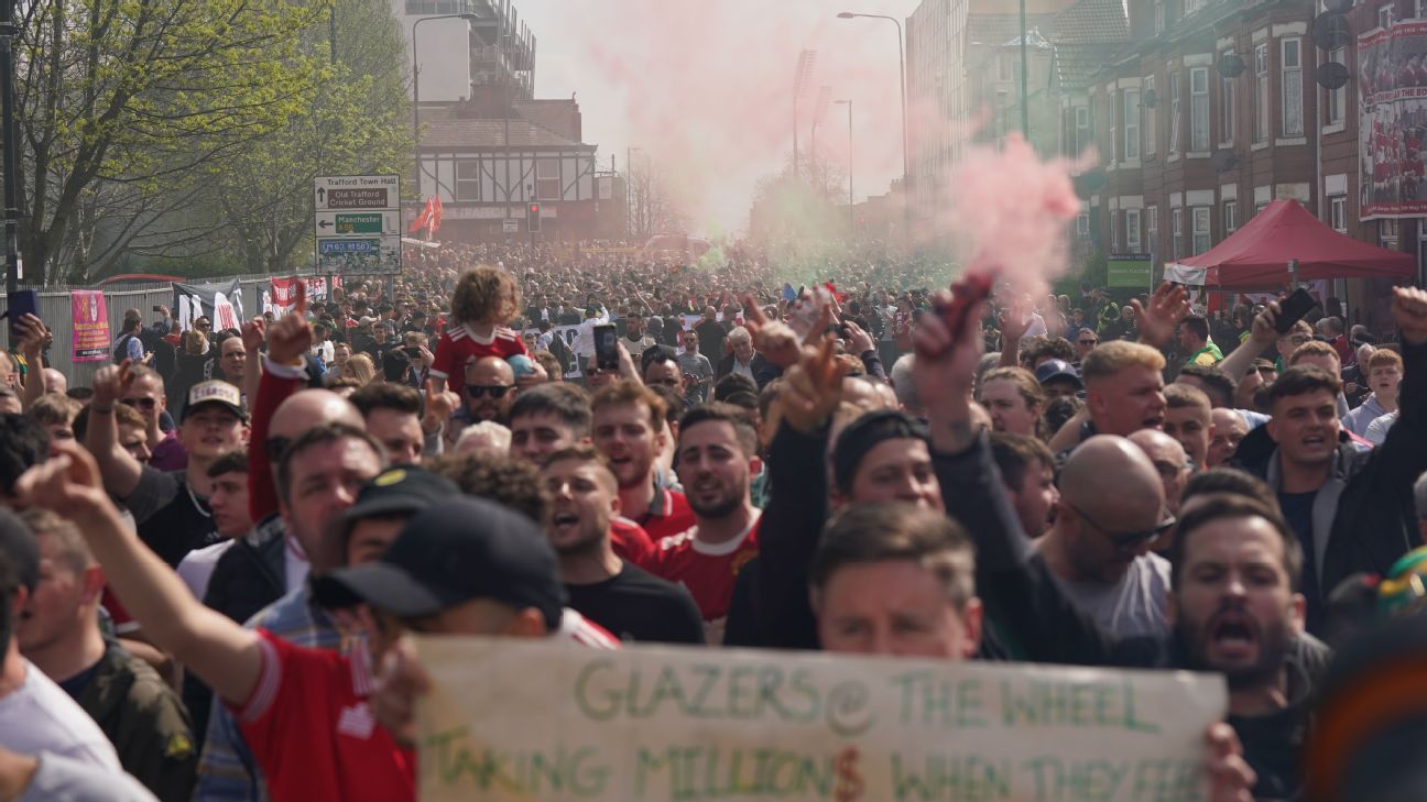 Membangun kembali Manchester United tidak akan mudah, protes para penggemar dari pemilik menunjukkan bahwa itu tidak akan terjadi sampai setelah kepergian Glazer