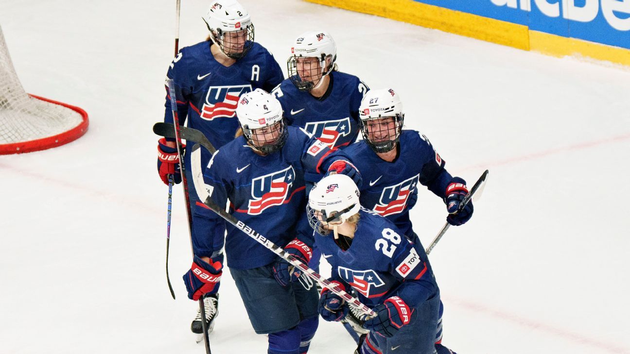 Spojené státy porazily Českou republiku a ve finále mistrovství světa žen v hokeji se střetnou s Kanadou