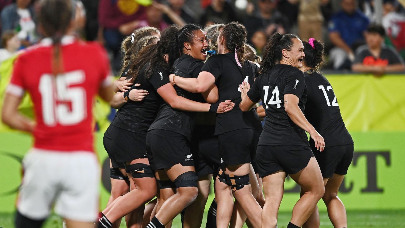 New Zealand and France advanced to the semi-finals